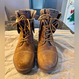 Tommy Hilfiger Women’s Boots, Size 8, Tan